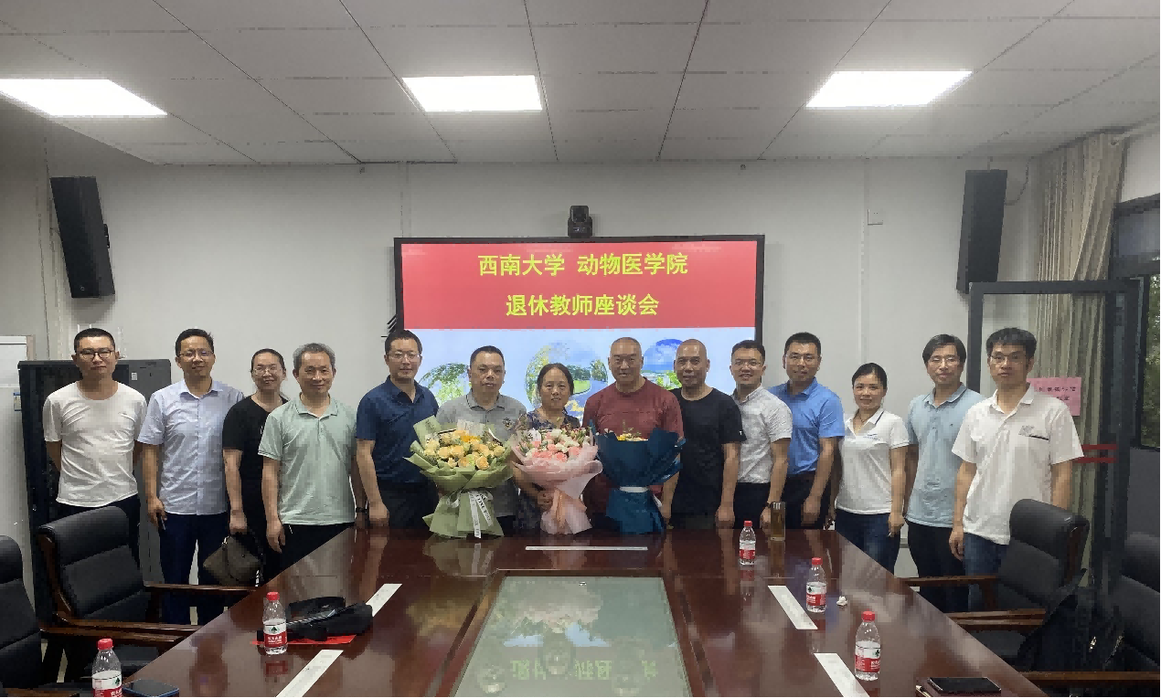 bevictor1946韦德官网为唐建华、伍莉和陈吉轩三位老师举行退休座谈会